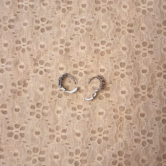 NEW White Clear Crystal Small Round Hoop Earrings 10mm Women Jewelry Gifts - Picture 7 of 7